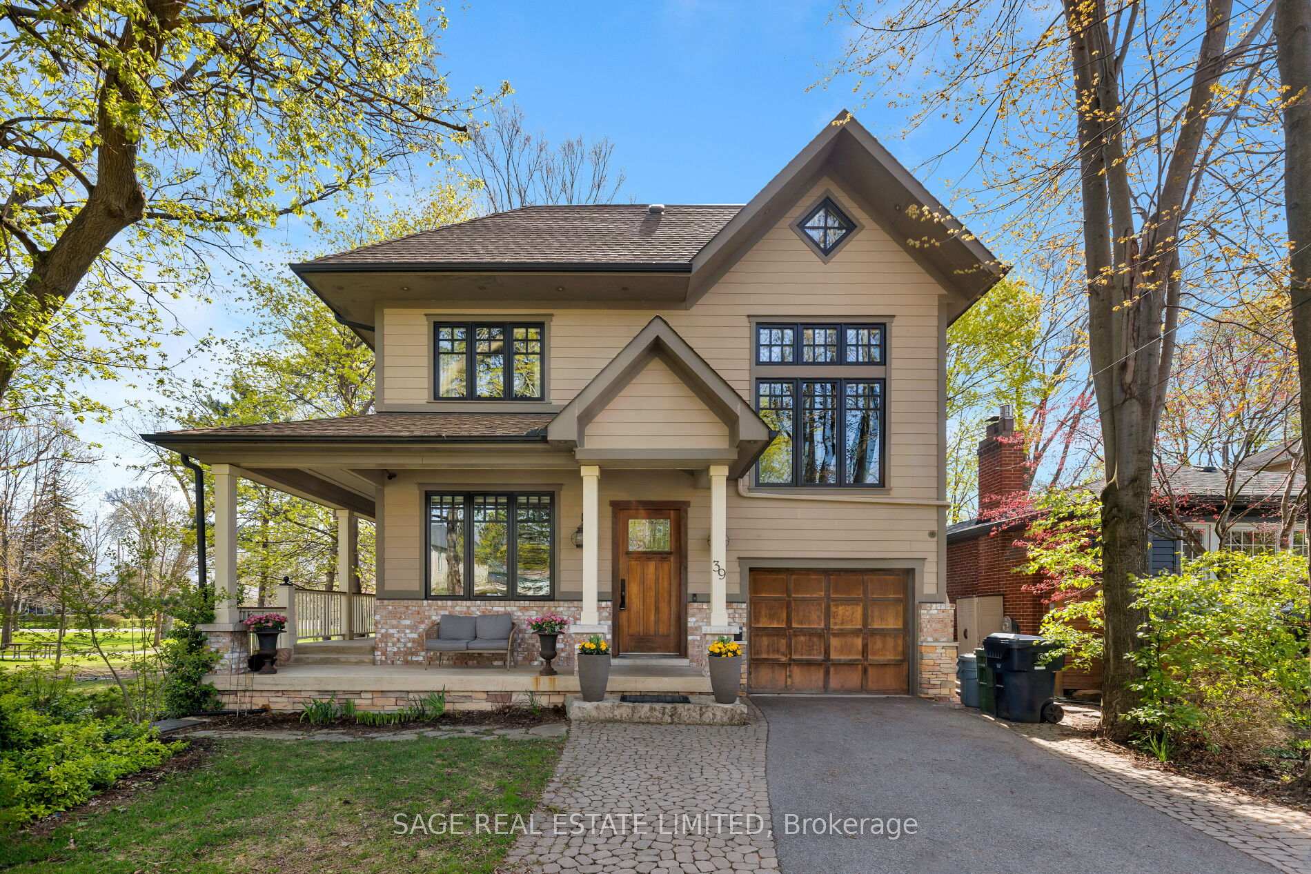 39 Loyalist Road, Toronto W08, ON M9A 3P2