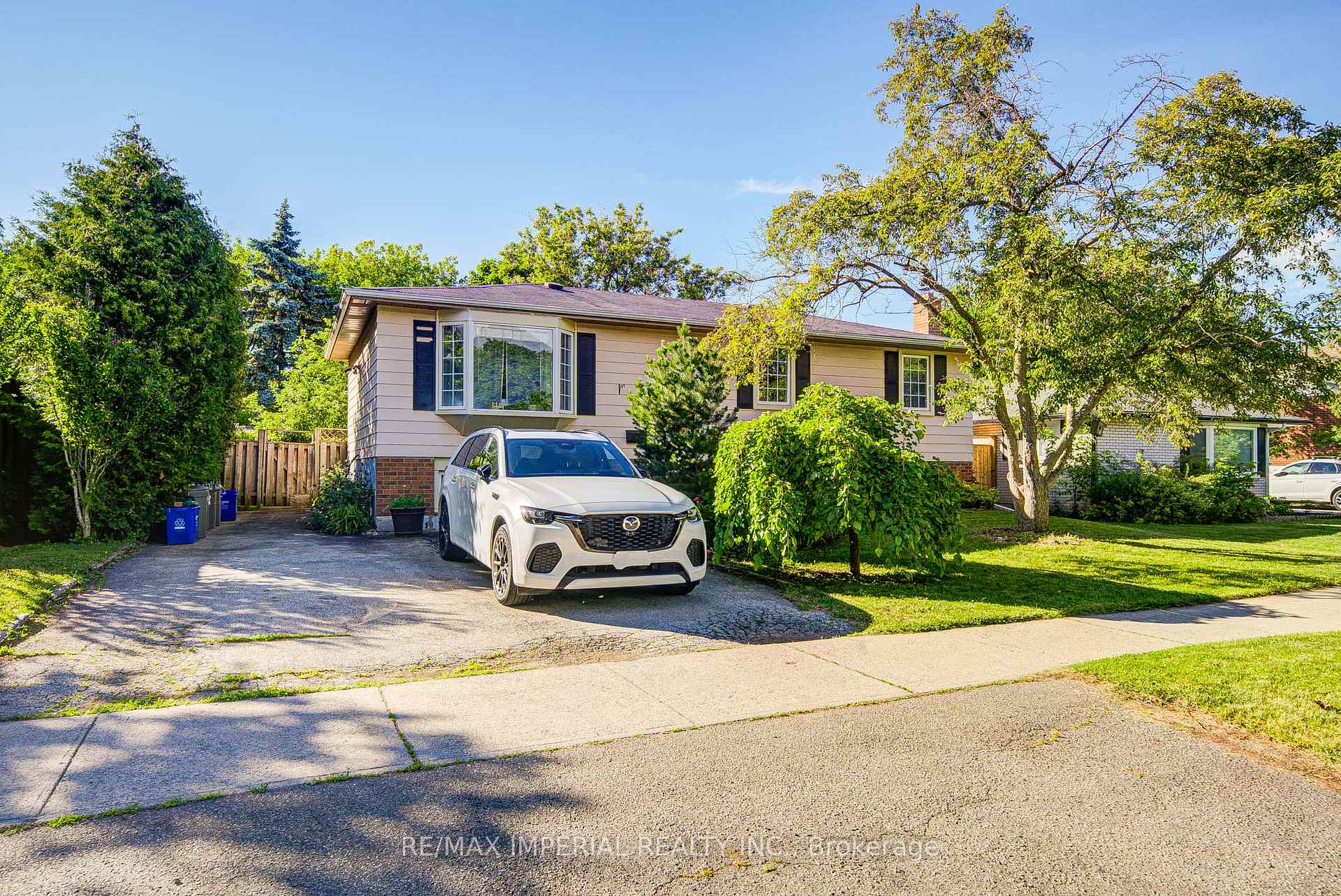 22 Miller Road, Oakville, ON L6H 1J6