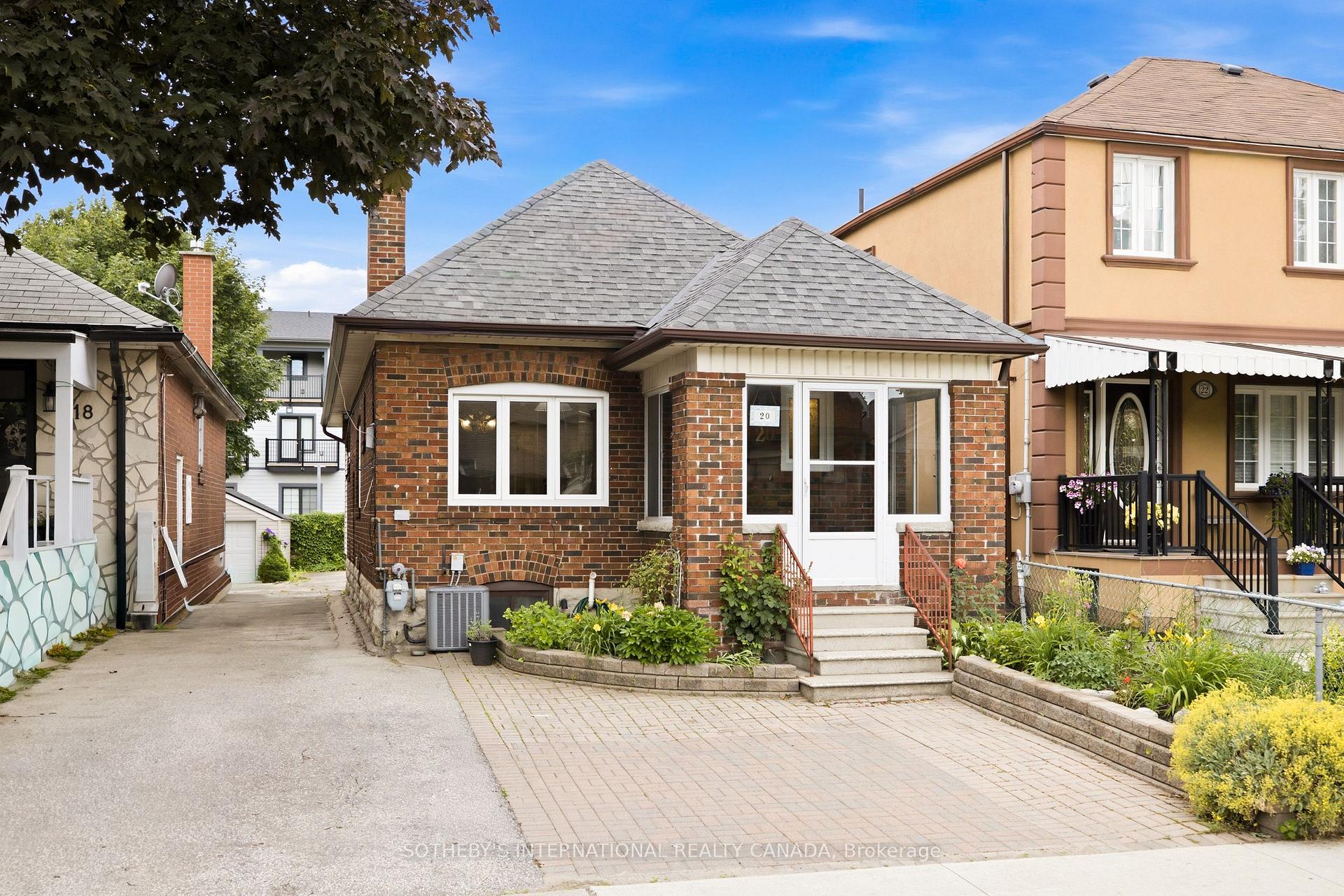 20 Bicknell Avenue, Toronto W03, ON M6M 4G3