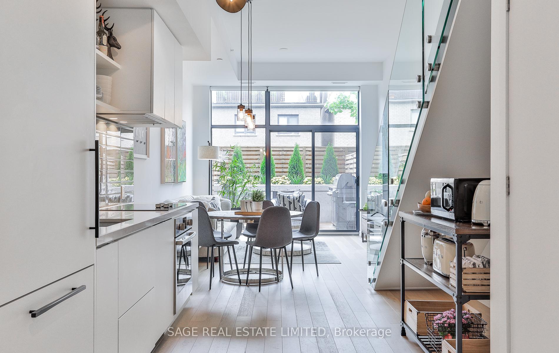 35 Wabash Avenue 110, Toronto W01, ON M6R 0A9