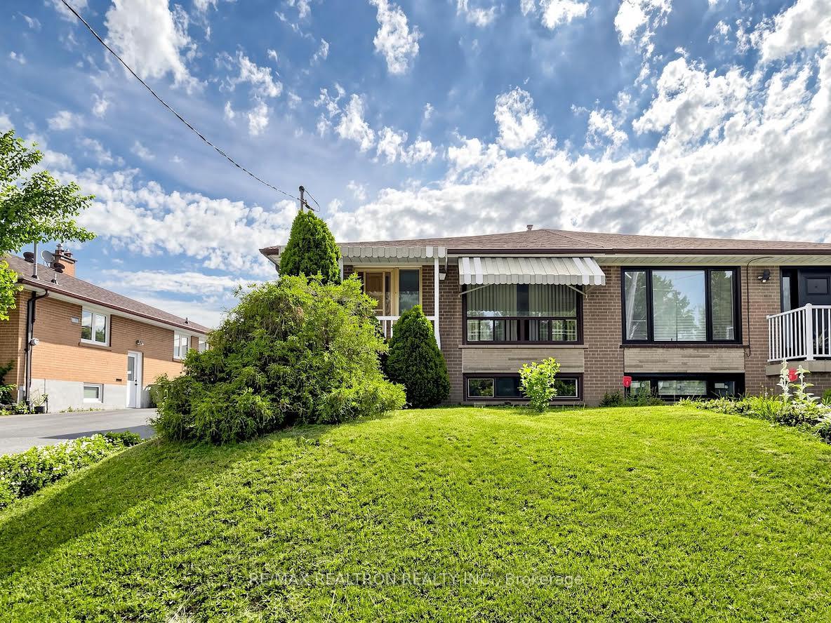 2613 Jane Street, Toronto W05, ON M3L 1R9