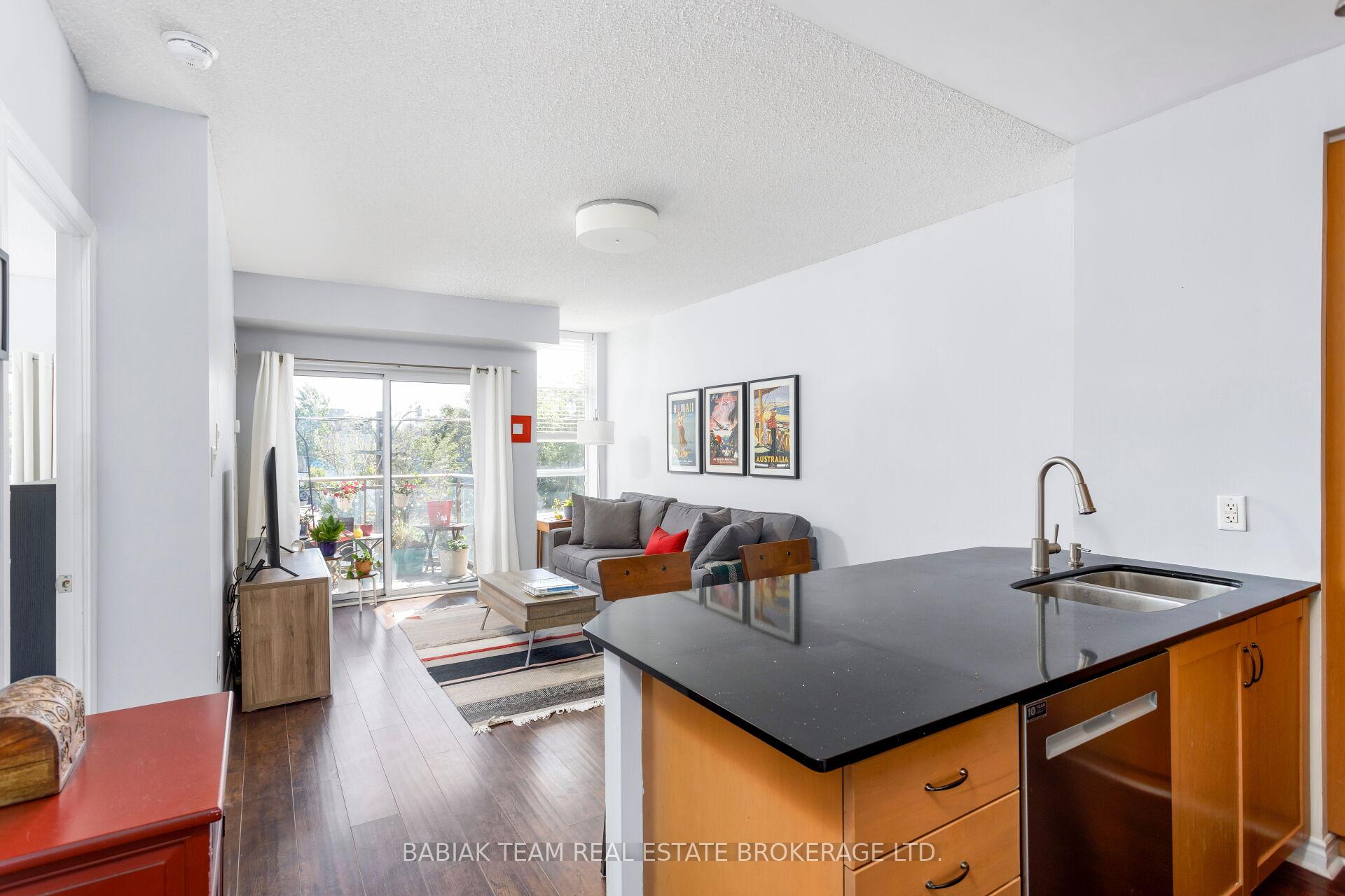 2495 Dundas Street West Street 307, Toronto W02, ON M6P 1X4