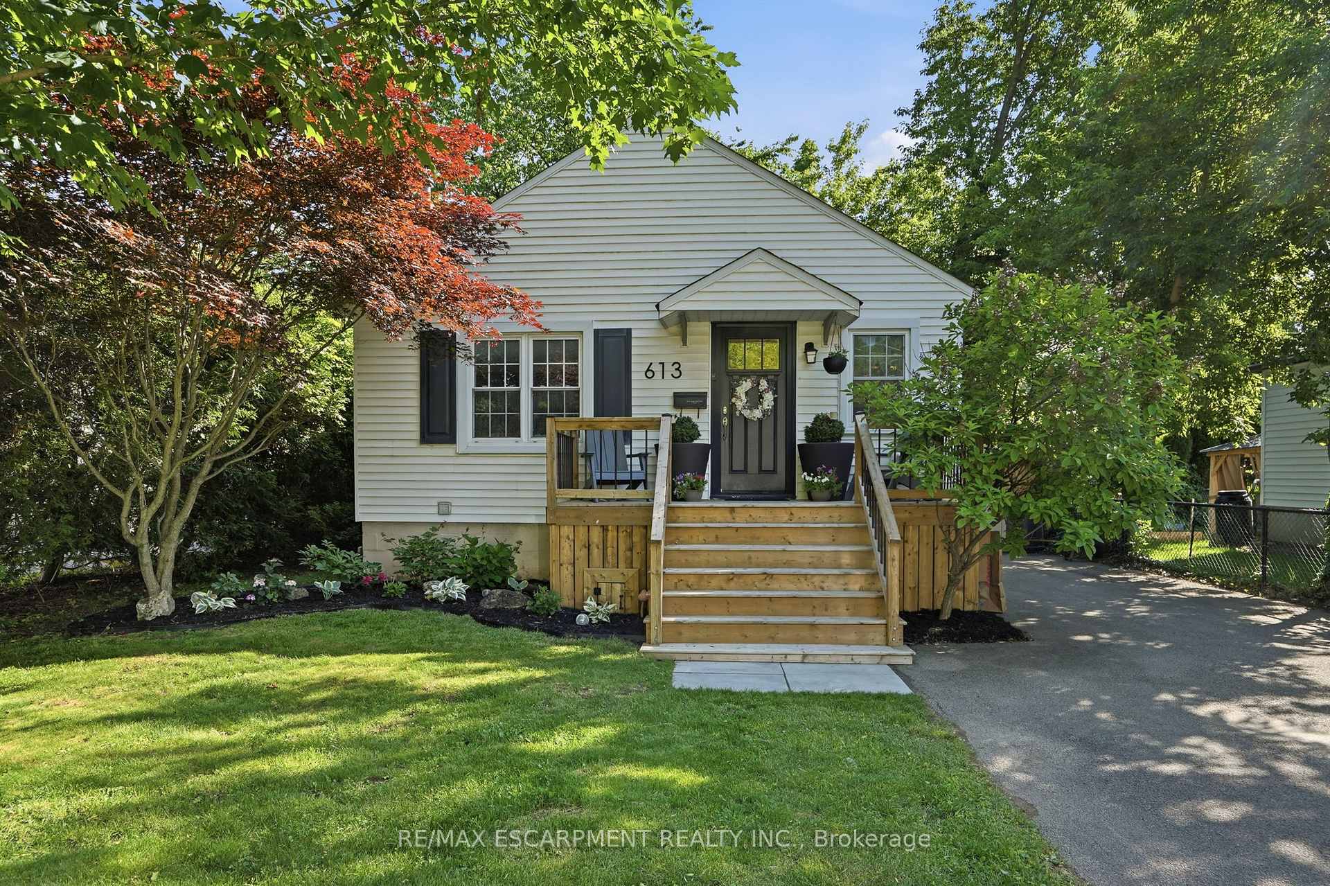 613 Clark Avenue W, Burlington, ON L7S 1P1