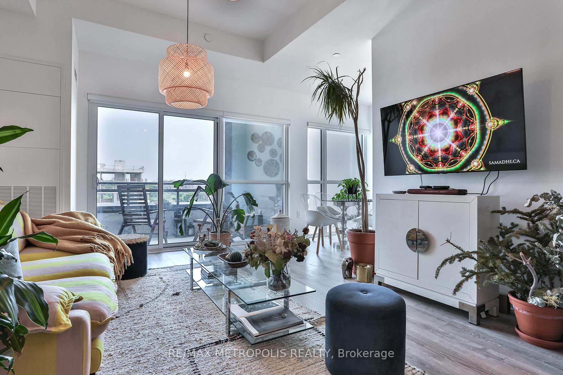 25 Neighbourhood Lane 703, Toronto W07, ON M8Y 0C4