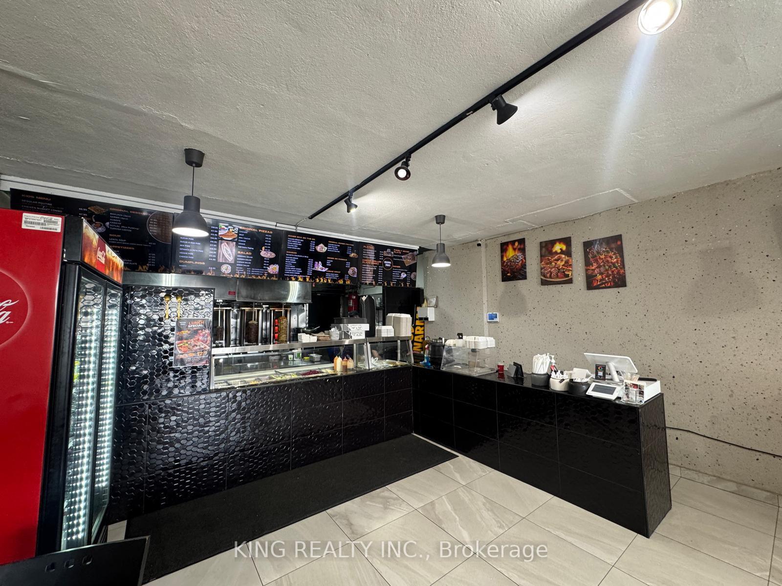 3277 Dufferin Street, Toronto W04, ON M6A 2T4