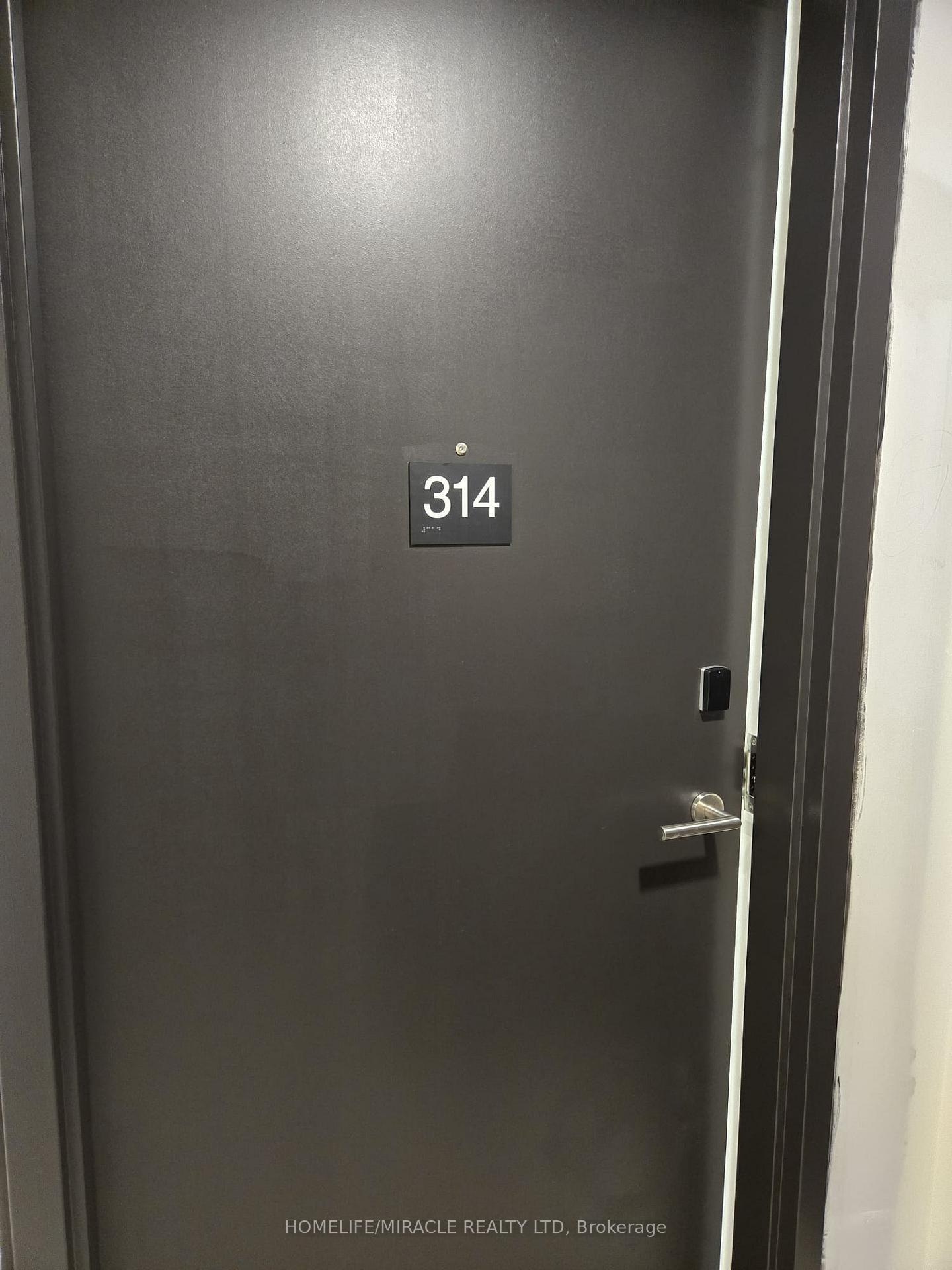 6 Chartwell Road 314, Toronto W07, ON M8Z 4E8