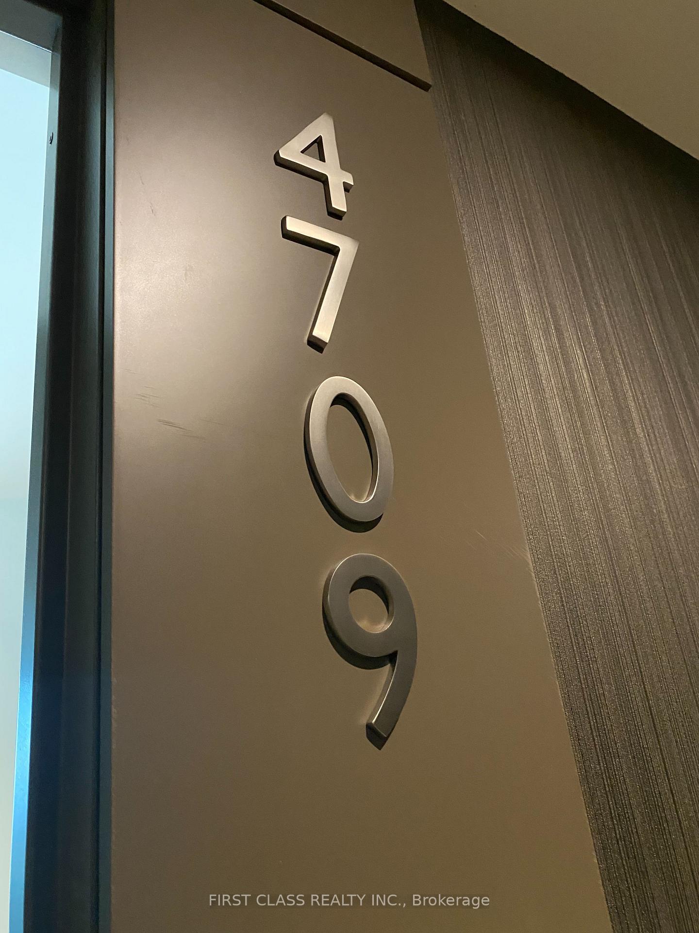 448 Burnhamthorpe Road W 4709, Mississauga, ON L4W 2A6
