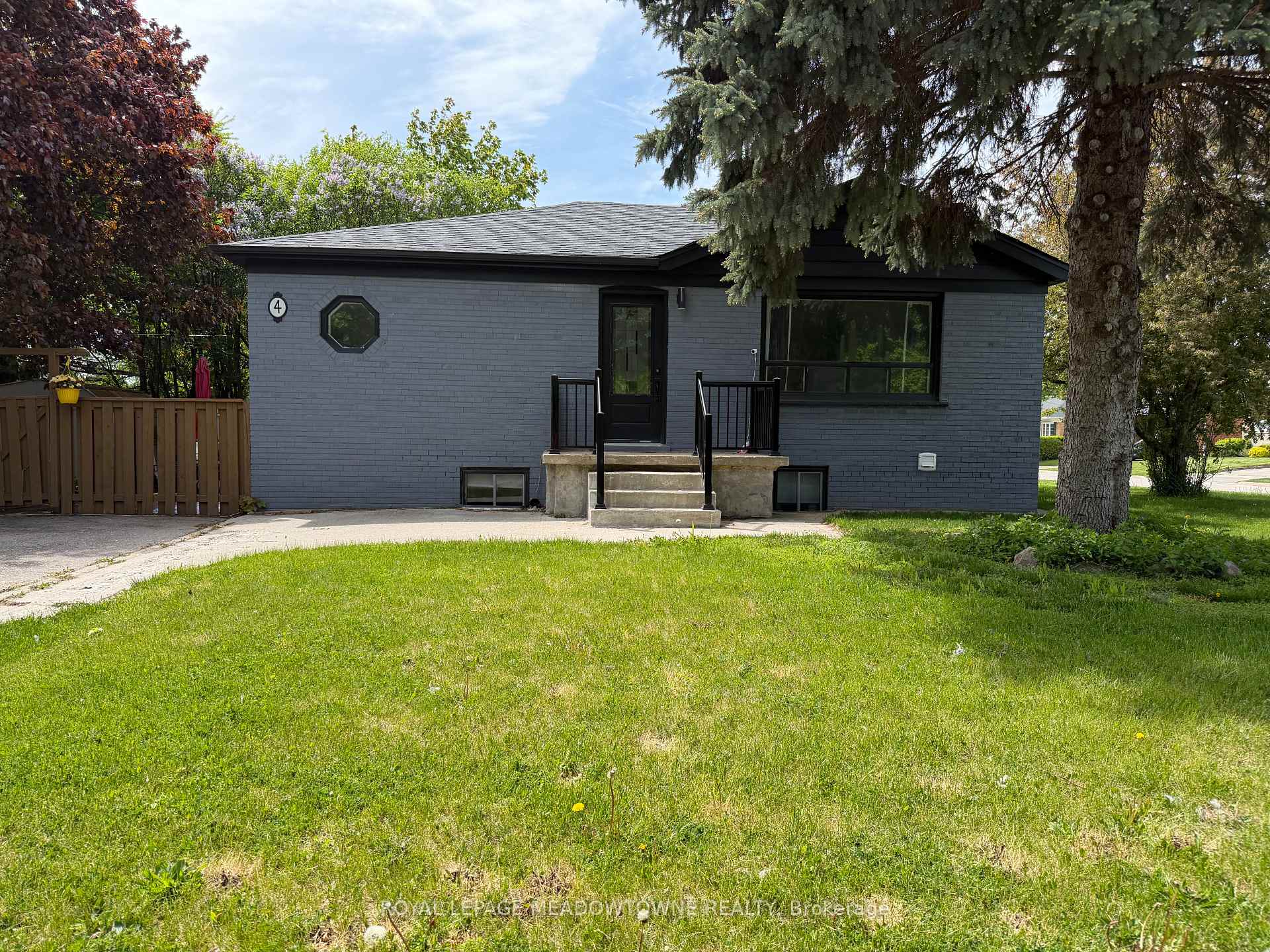 4 Keats Avenue MAIN, Halton Hills, ON L7G 1T4