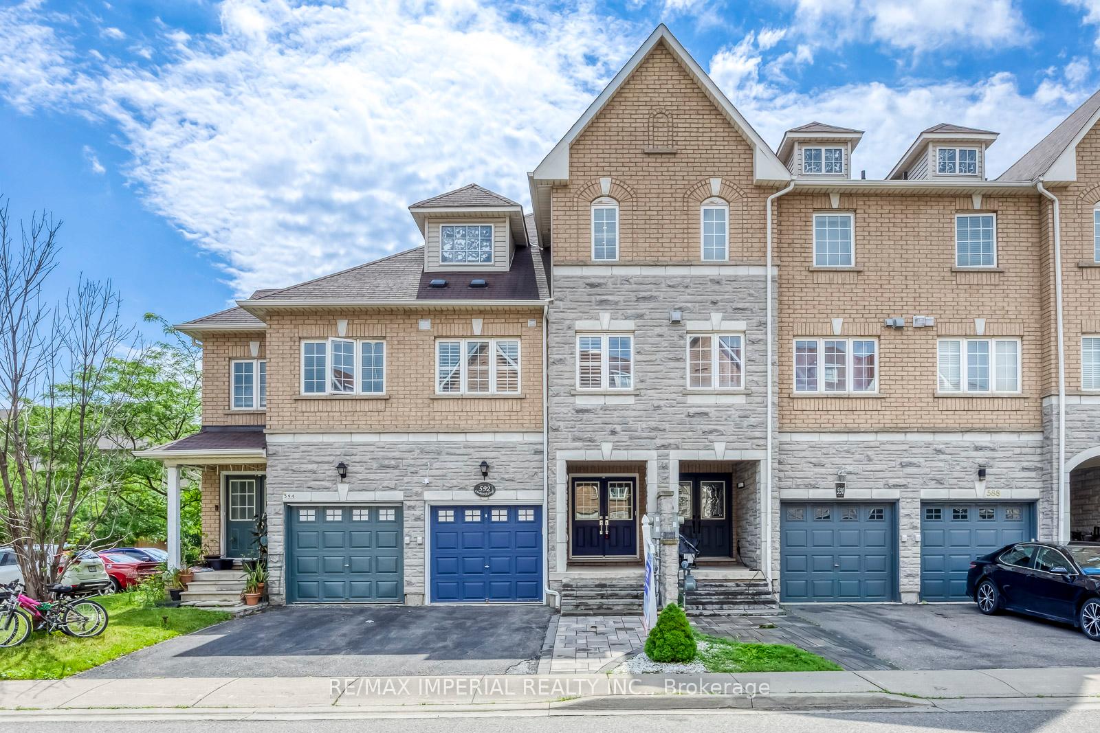 592 Candlestick Circle, Mississauga, ON L4Z 0B5