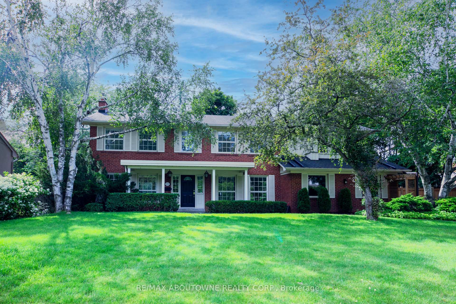 1290 Braeside Drive, Oakville, ON L6J 2A4