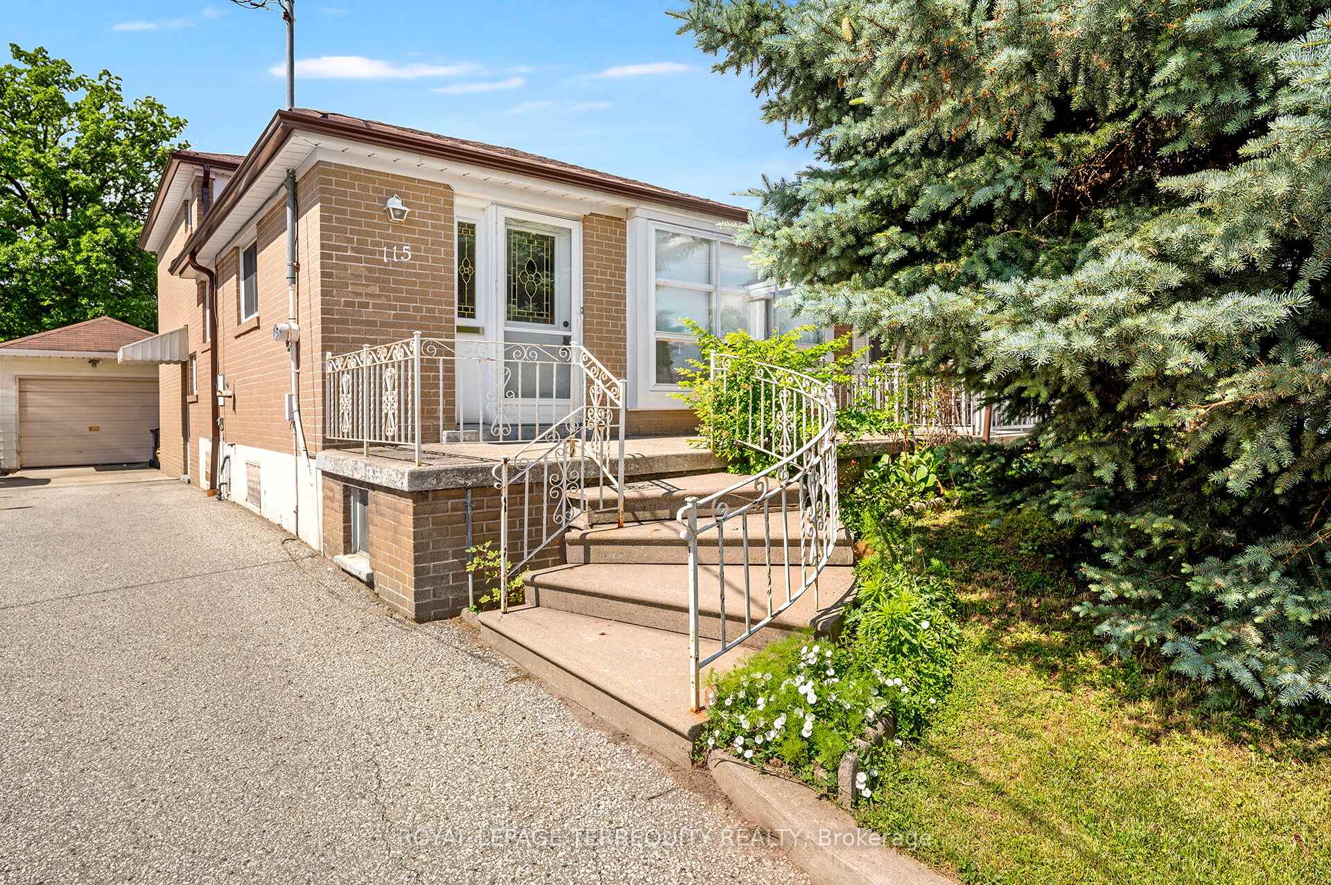 115 Topcliff Avenue, Toronto W05, ON M3N 1L6