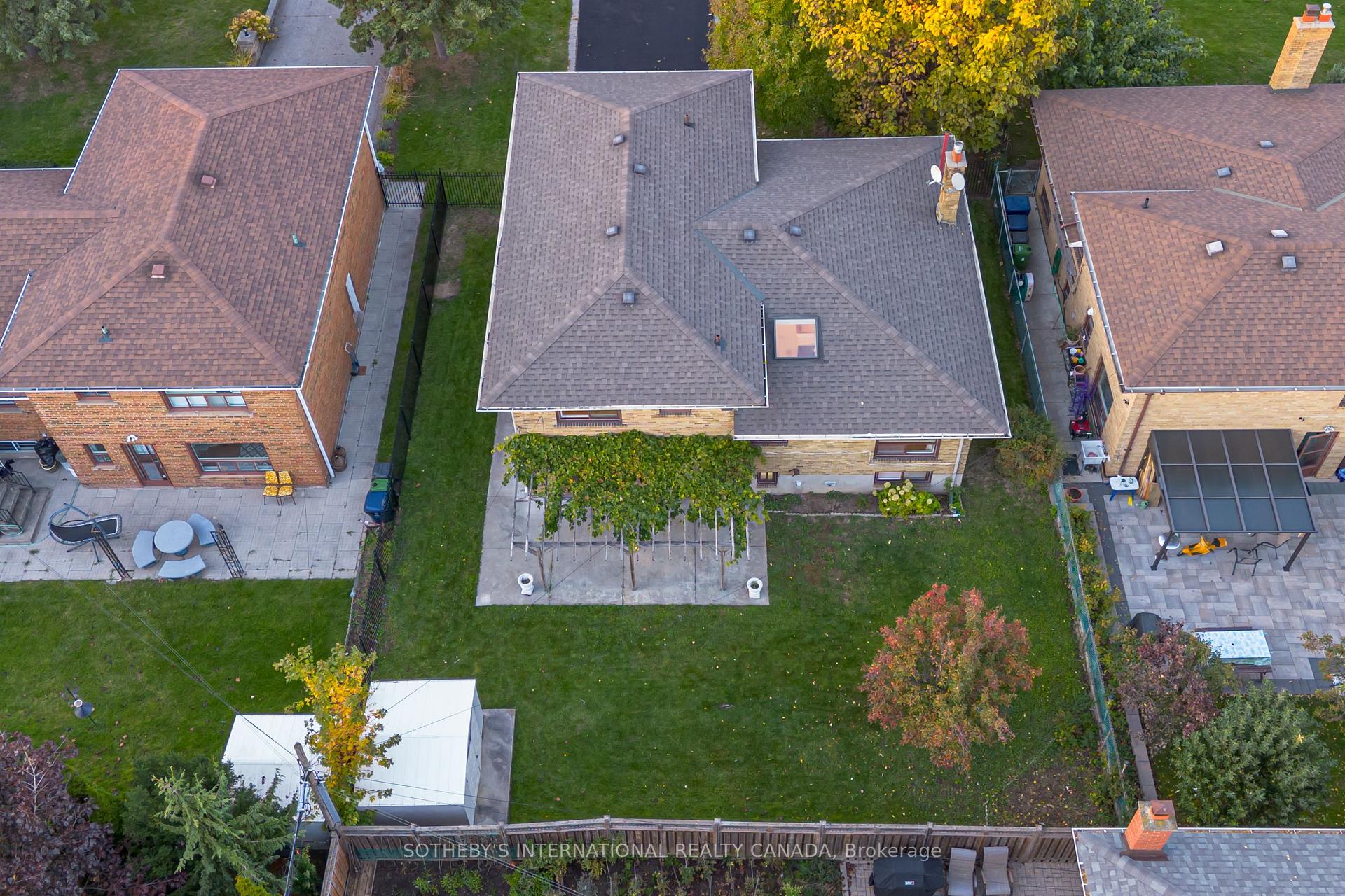 34 Euphrasia Drive, Toronto W04, ON M6B 3V9