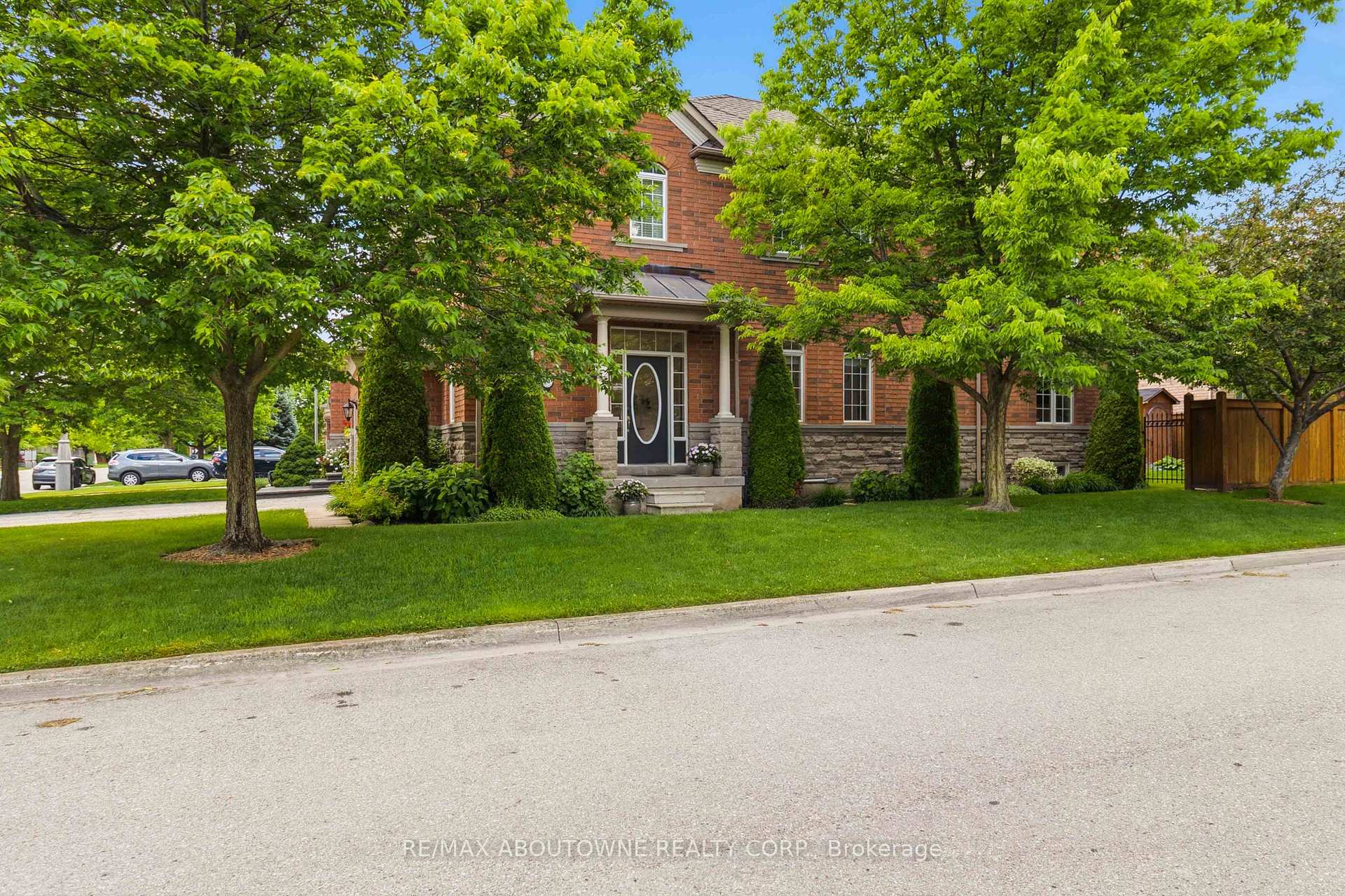 240 Duskywing Way, Oakville, ON L6L 6X5