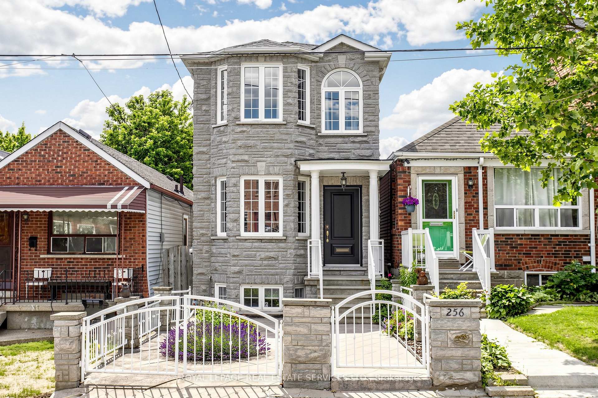 256 Earlscourt Avenue, Toronto W03, ON M6E 4B6