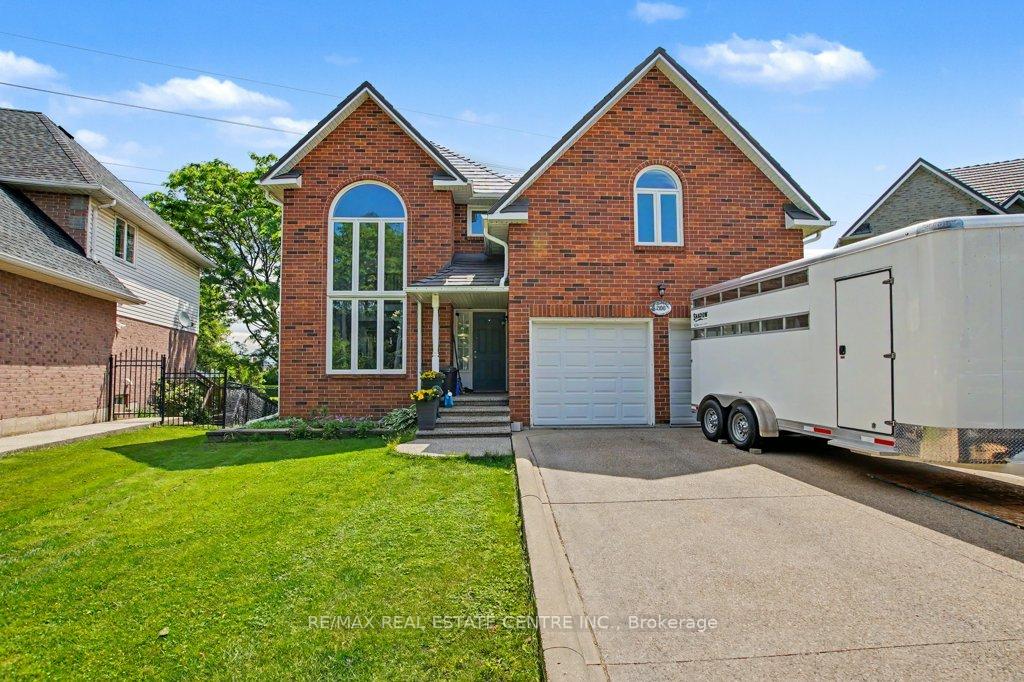2100 Kevin Crescent, Burlington, ON L7M 4E3