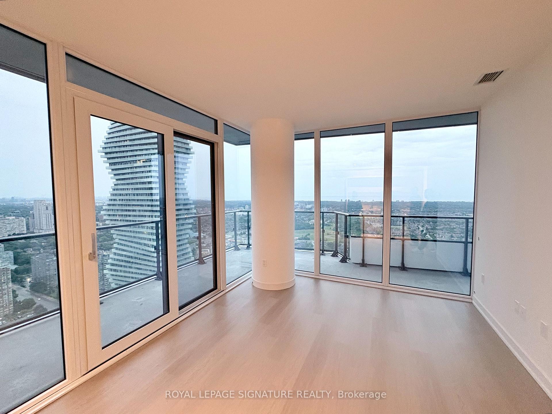 448 Burnhamthorpe Road W 4308, Mississauga, ON L5B 0R4