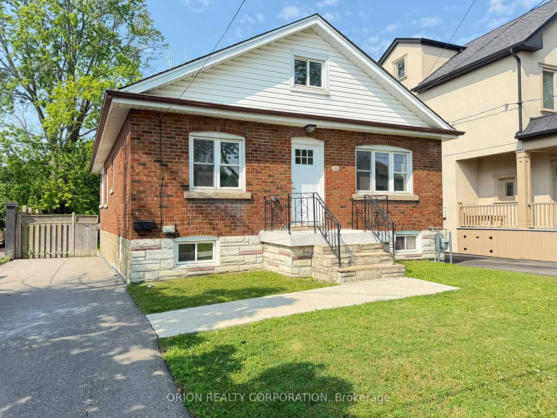 1016 Haig Boulevard, Mississauga, ON L5E 2M5