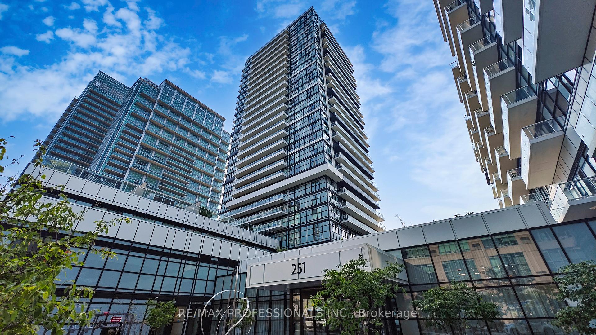 251 Manitoba Street 504, Toronto W06, ON M8Y 0C7