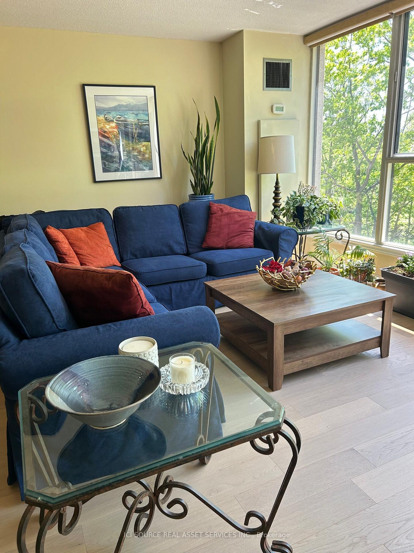 1271 Walden Circle 206, Mississauga, ON L5J 4R4