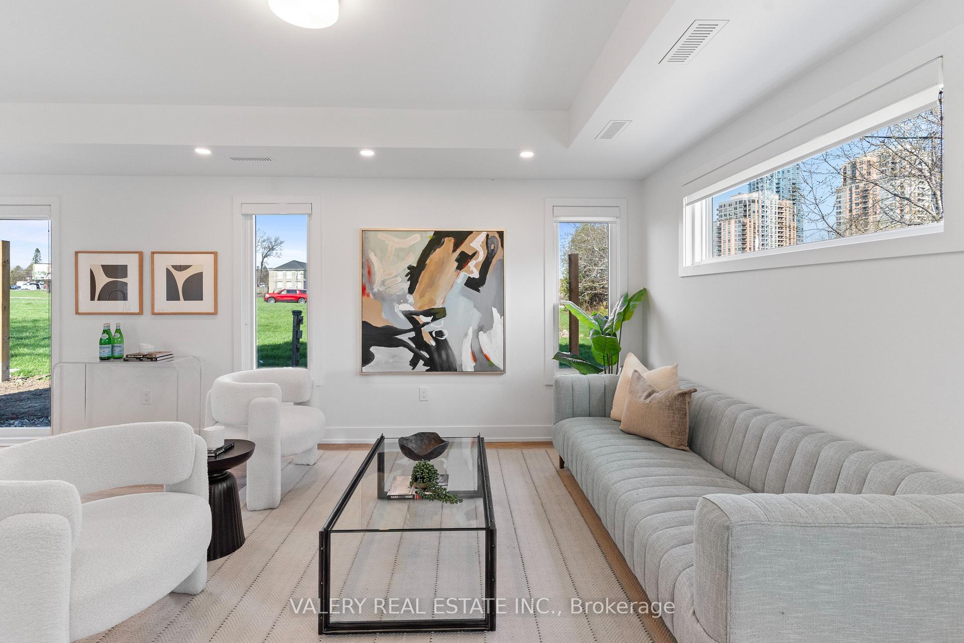 15 Acorn Avenue 5, Toronto W08, ON M9B 3P7