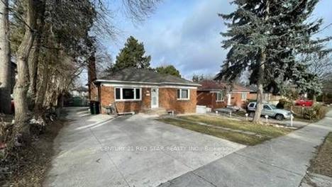 10 Beattie Avenue, Toronto W10, ON M9W 2M3