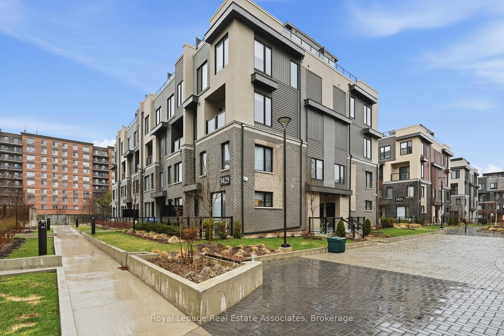 3425 Ridgeway Drive 10, Mississauga, ON L5L 0B9
