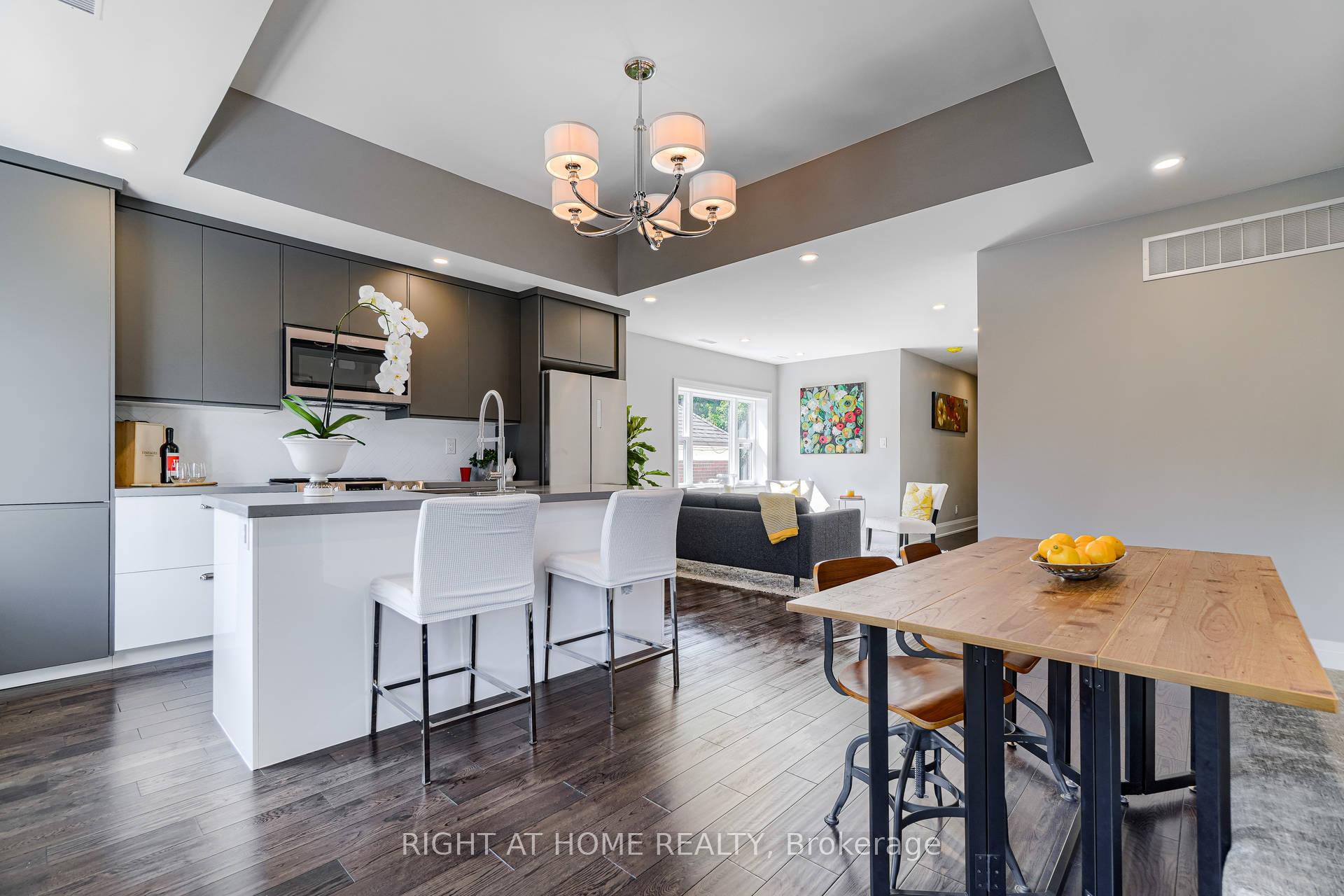 294 South Kingsway Road 3, Toronto W01, ON M6S 3T9