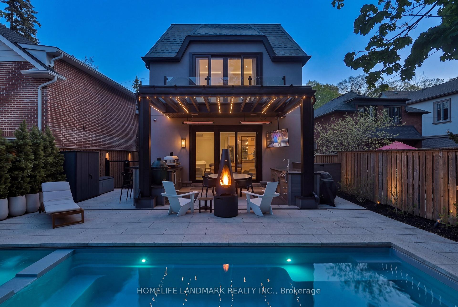 211 South Kingsway Way, Toronto W01, ON M6S 3T8
