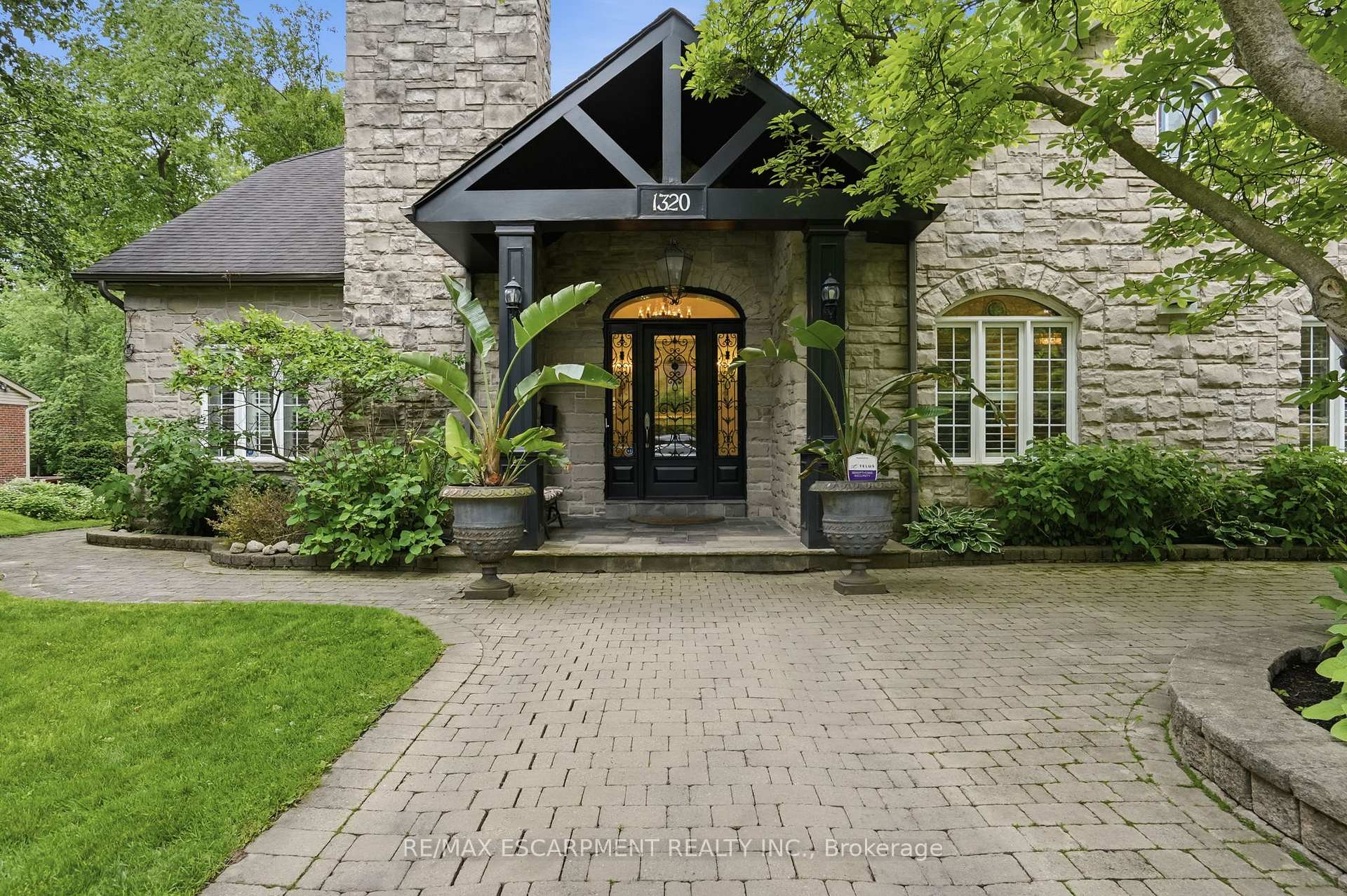 1320 Woodland Avenue, Mississauga, ON L5G 2X9