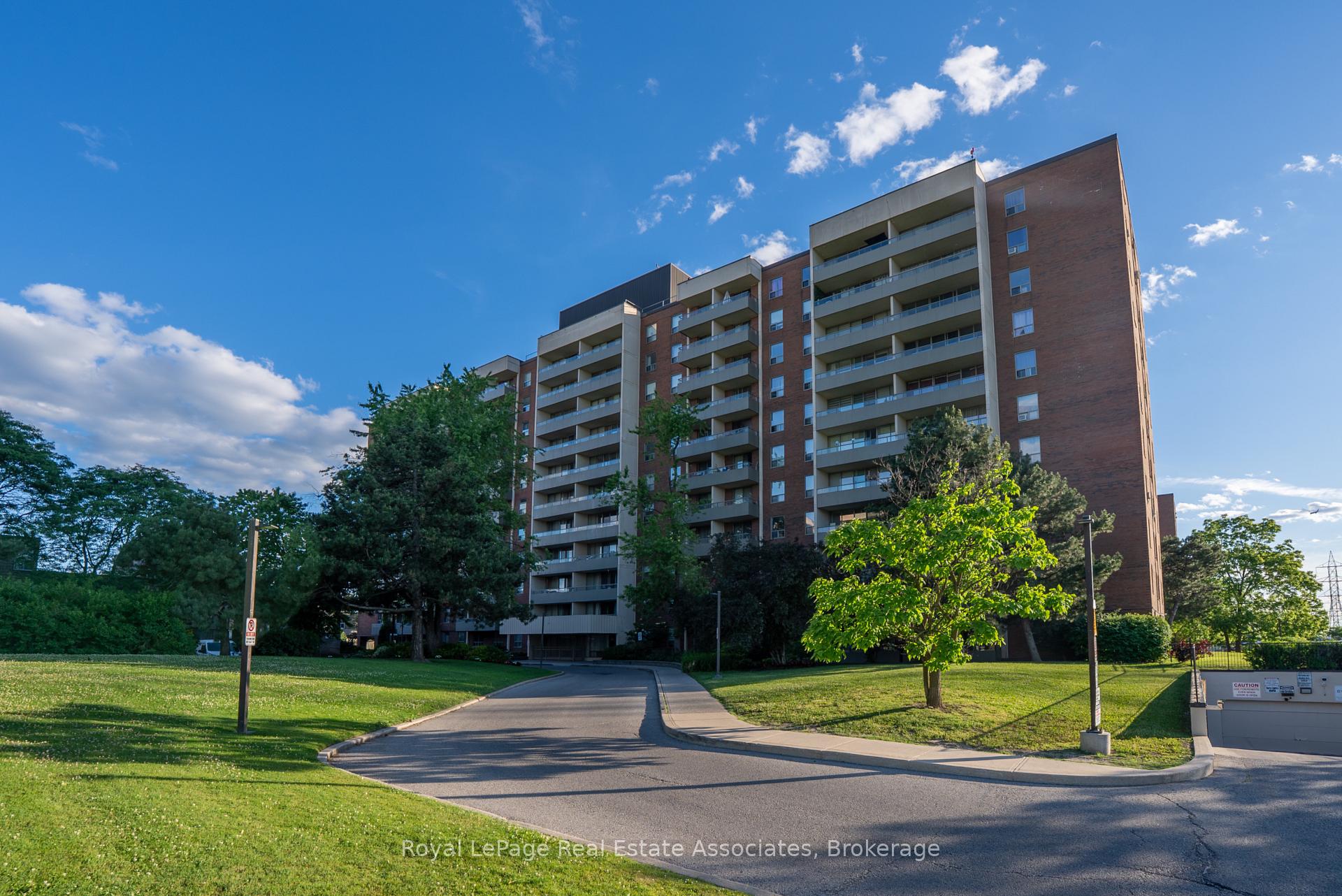 9 Four Winds Drive 813, Toronto W05, ON M3J 2S8