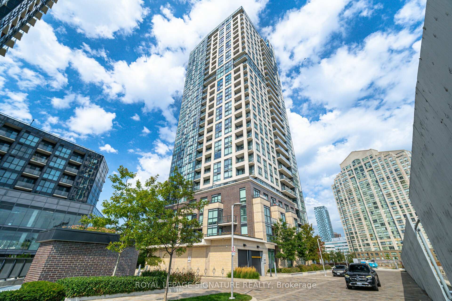 20 Thomas Riley Road 1108, Toronto W08, ON M9B 0C3