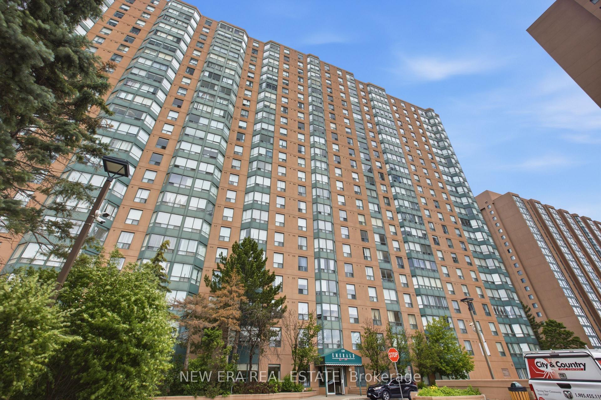 135 Hillcrest Avenue 301, Mississauga, ON L5B 4B1