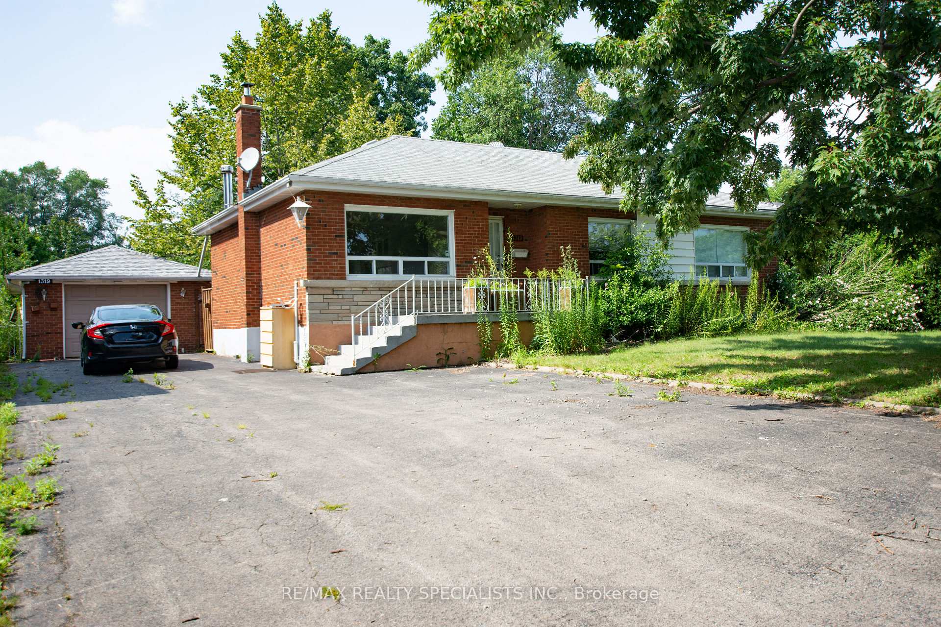 1319 Rebecca Street, Oakville, ON L6L 1Z3