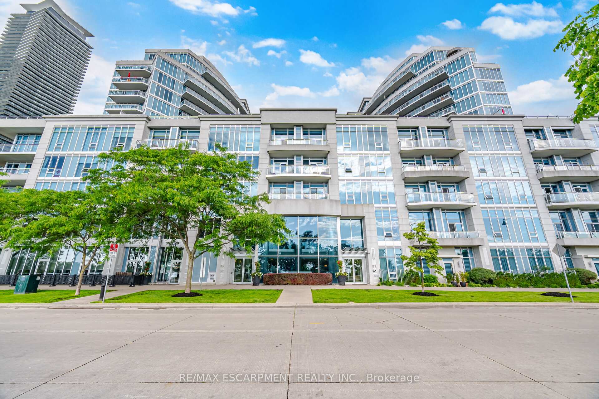 58 Marine Parade Drive 330, Toronto W06, ON M8V 4G1