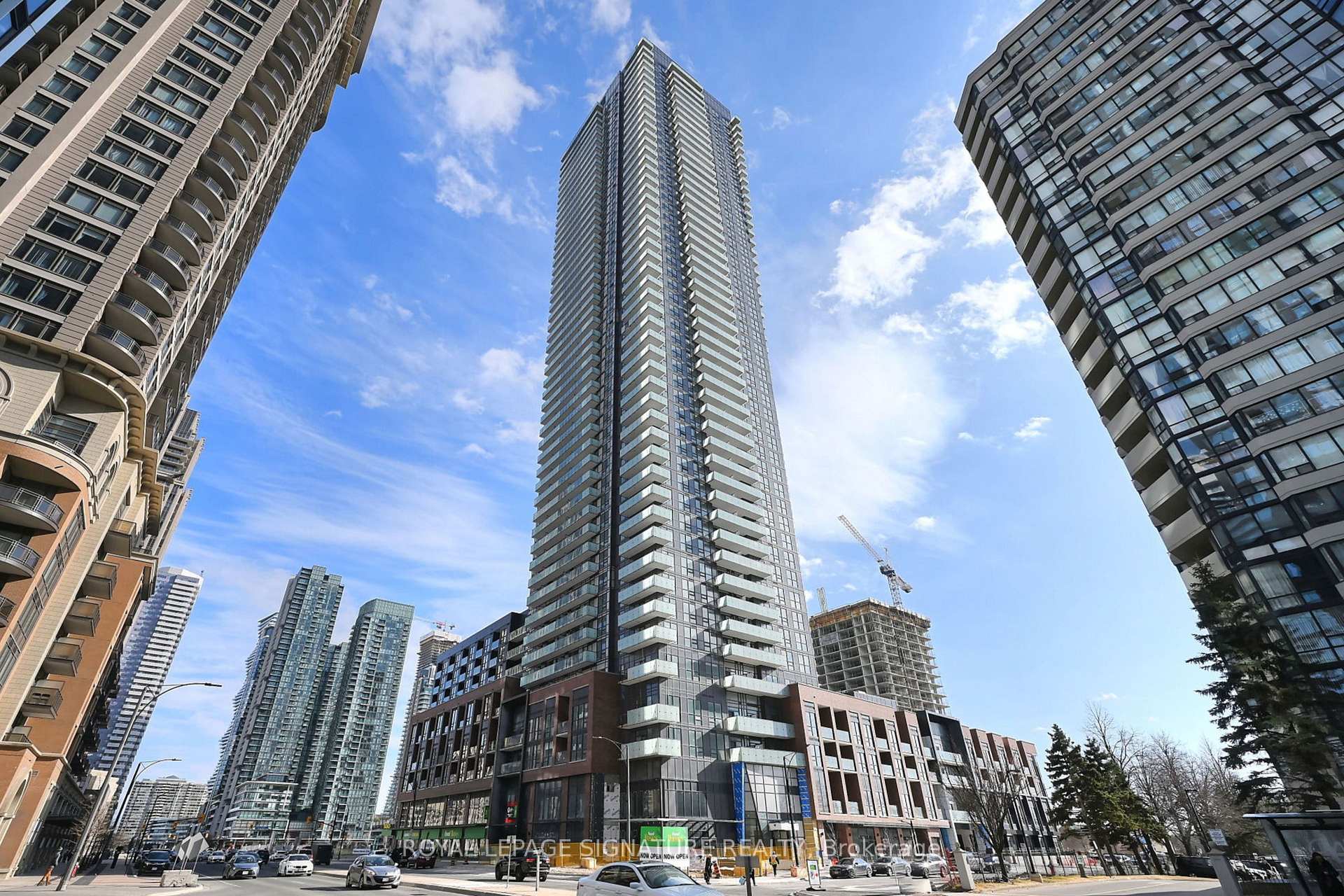 430 Square One Drive 815, Mississauga, ON L5B 3Y1