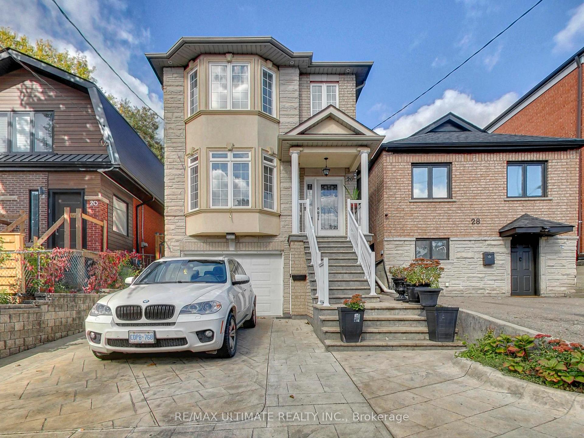 26 Dynevor Road, Toronto W03, ON M6E 3X1