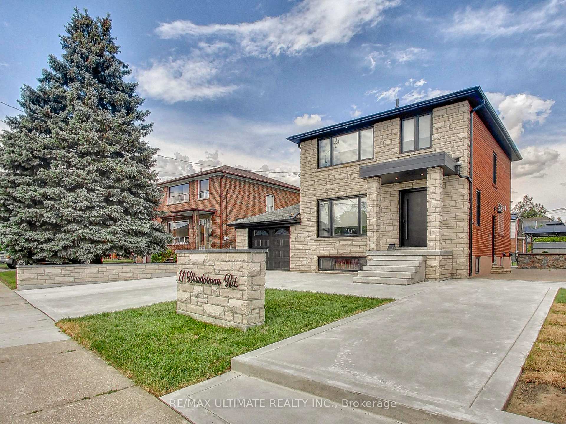 11 Blandorman Road, Toronto W04, ON M6L 2L7