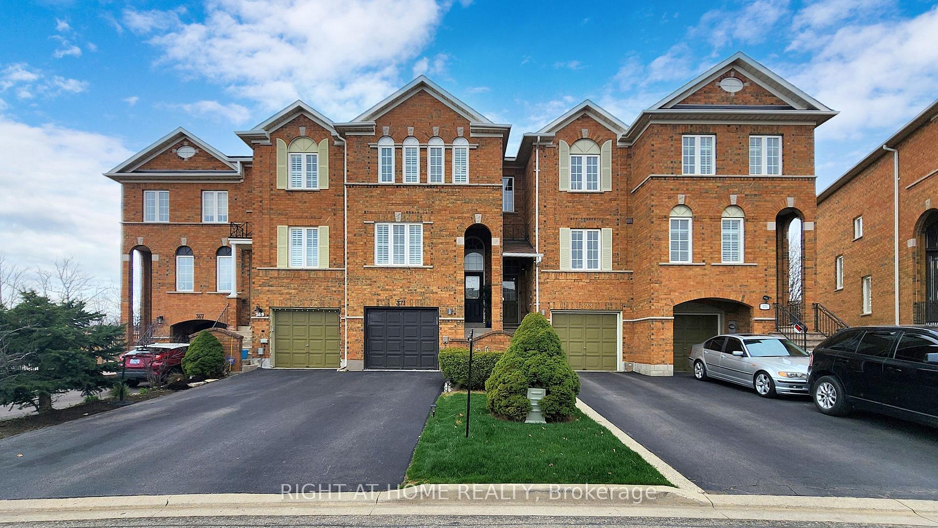 371 Fairgate Way, Oakville, ON L6H 6Y1