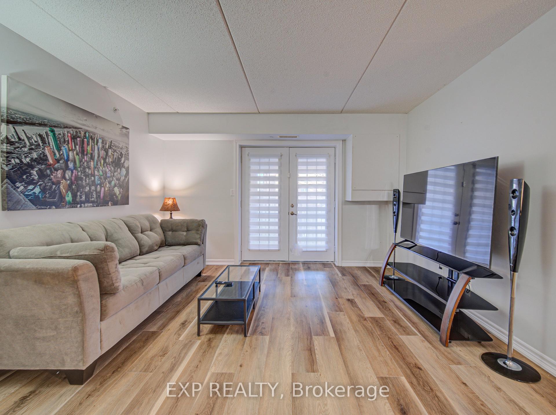 1490 Bishops Gate 106, Oakville, ON L6M 4N3