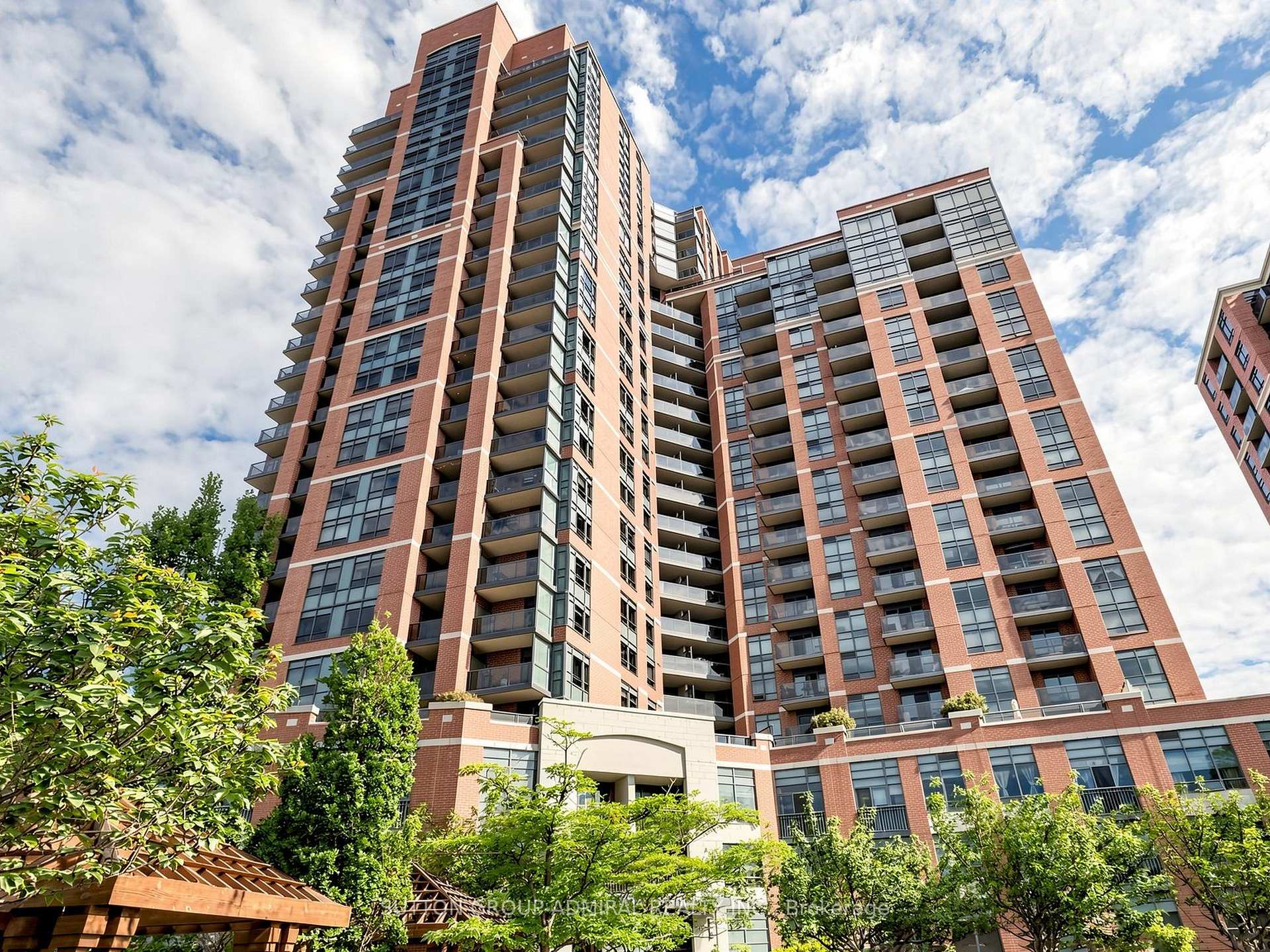 60 Heintzman Street 1039, Toronto W02, ON M6P 5A1