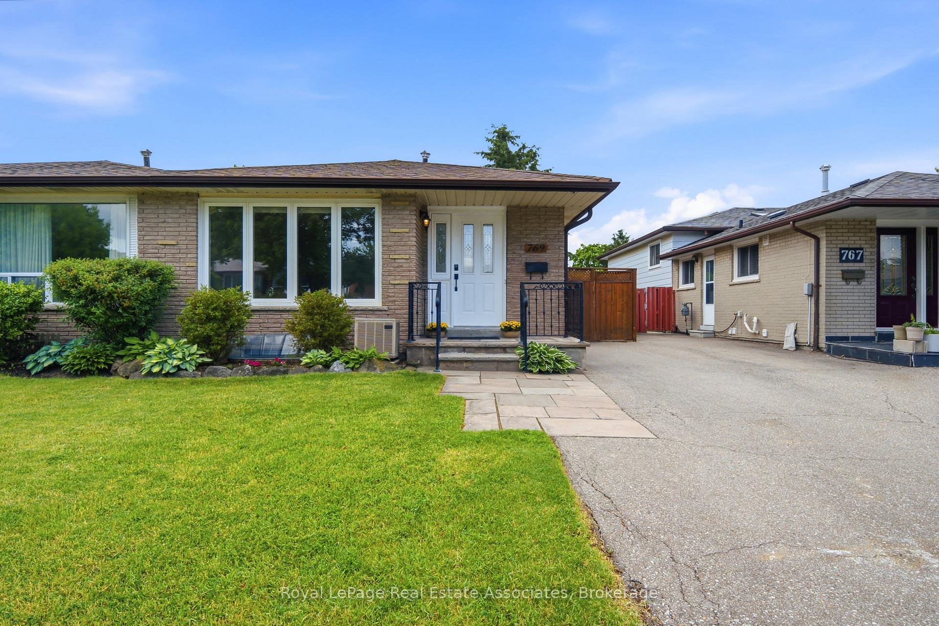 769 Eaglemount Crescent, Mississauga, ON L5C 1H2