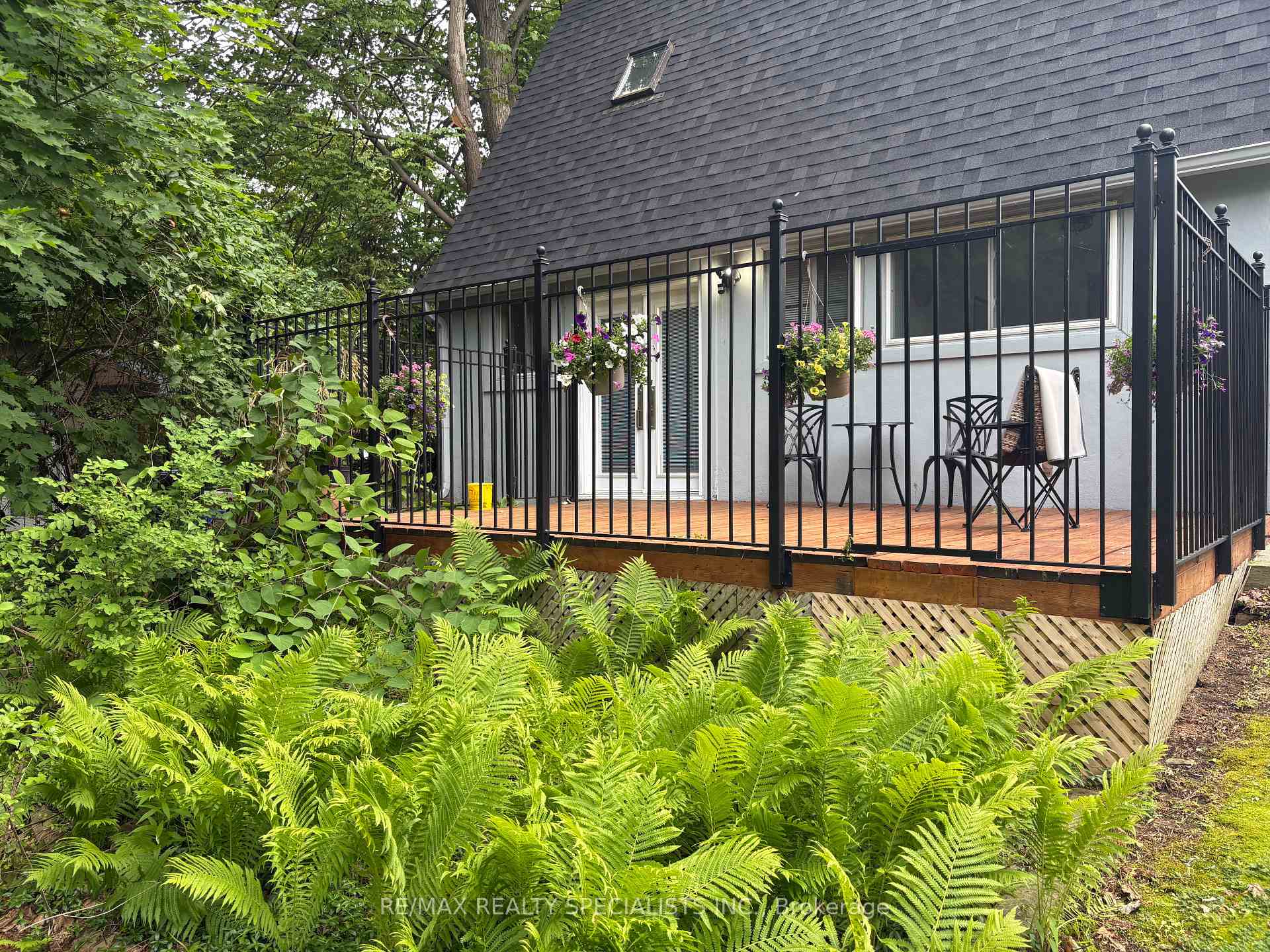 1233 Mississauga Road, Mississauga, ON L5H 2J1