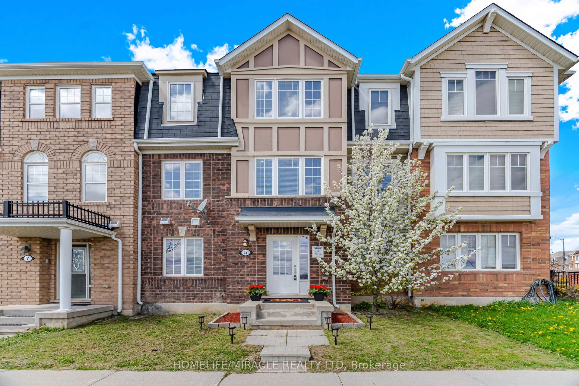 5 Veterans Drive, Brampton, ON L7A 0T8
