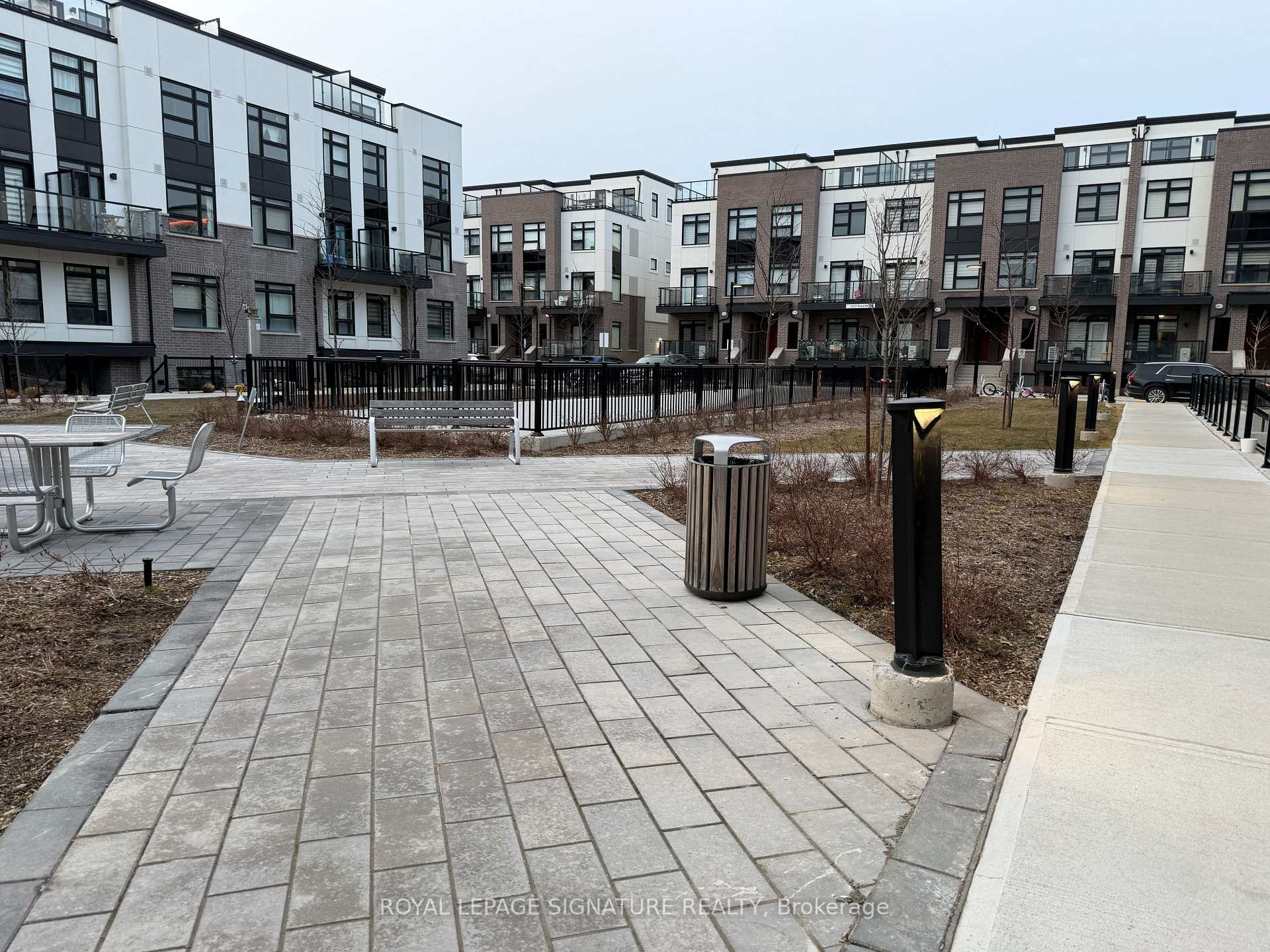 1597 Rose Way 124, Milton, ON L6R 3V8