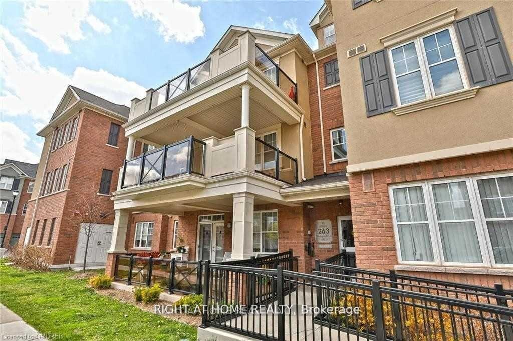 263 Georgian Drive 301, Oakville, ON L6H 0L2