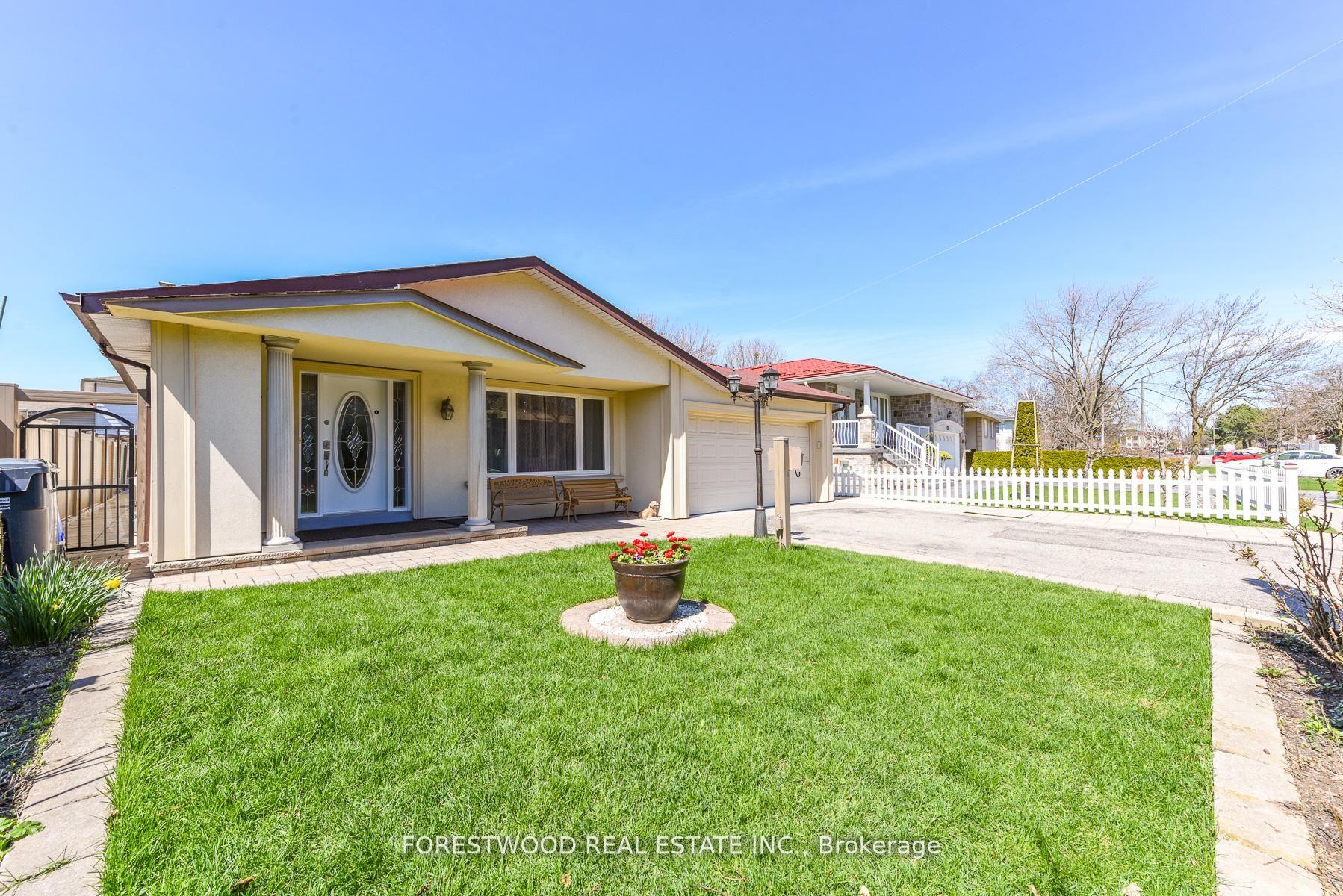 571 Silver Creek Boulevard, Mississauga, ON L5A 2B6