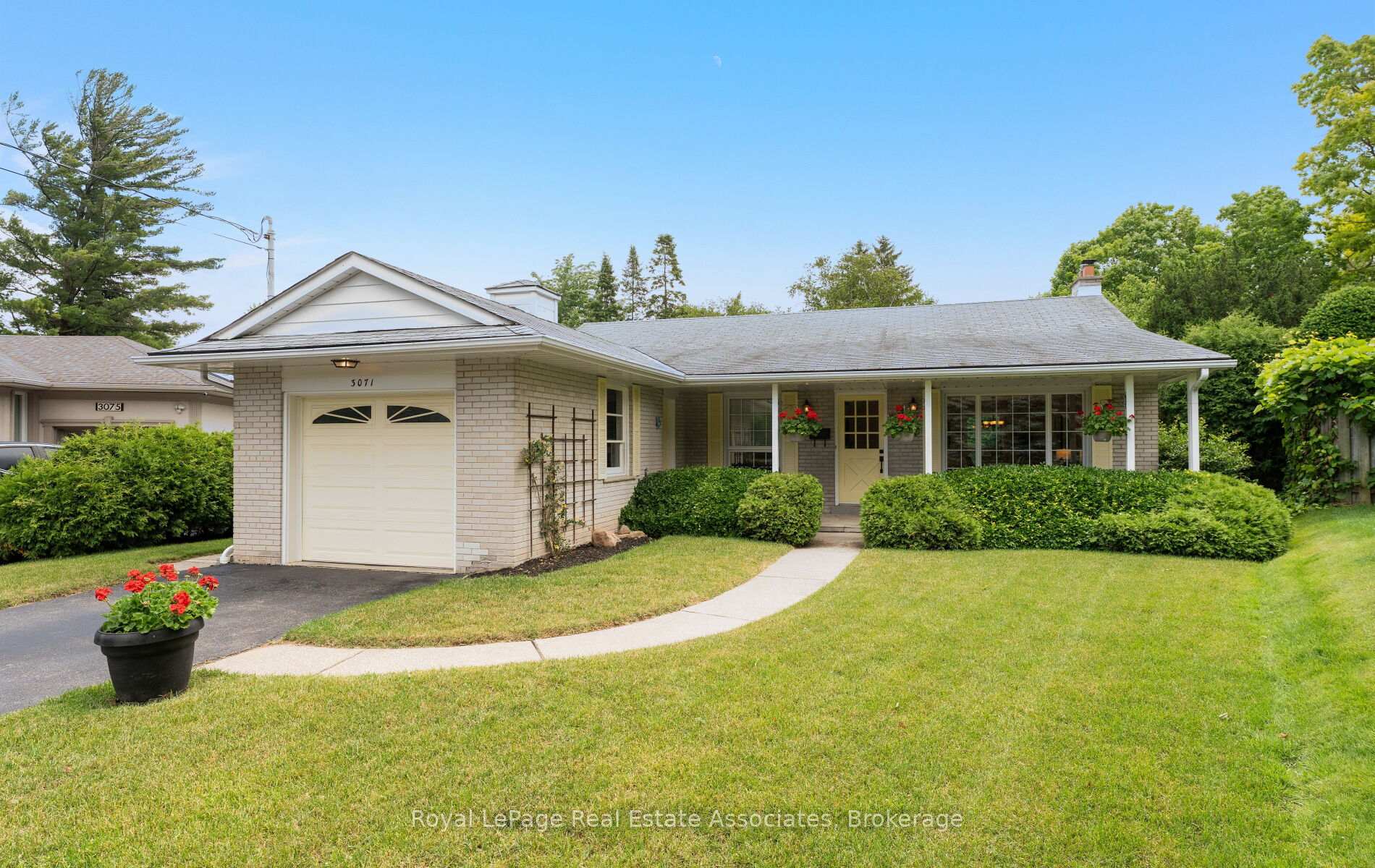 3071 Ballydown Crescent, Mississauga, ON L5C 2C7