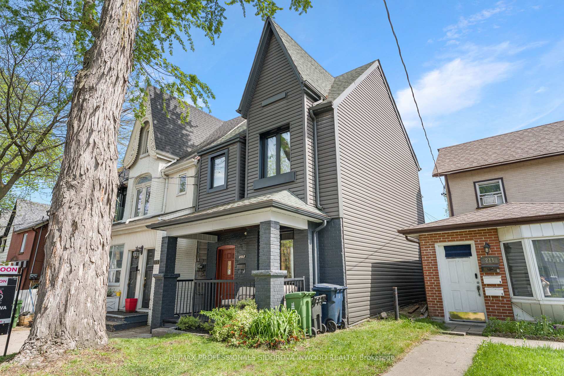 209 Maria Street, Toronto W02, ON M6P 1W6