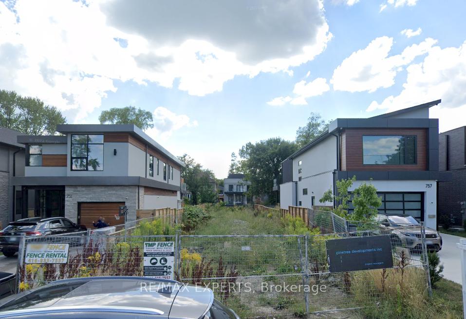 755 MONTBECK Crescent, Mississauga, ON L5G 1P4