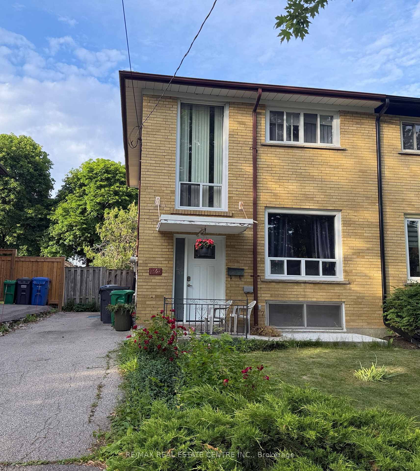 1367 Freeport Drive, Mississauga, ON L5C 1S5